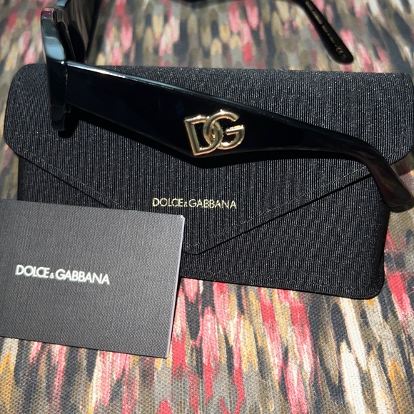 New - Dolce & Gabbana Elegant Black Sunglasses main image 4